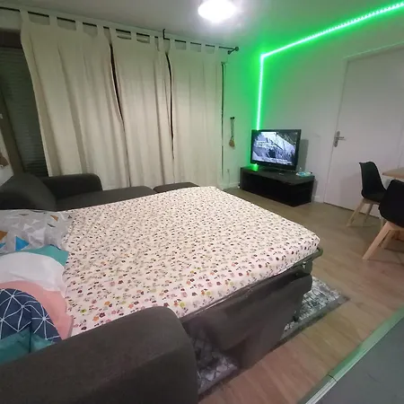 Roi De La Seine A Paris, Stade, Gare Parking Et Terrasse Apartament Saint-Denis (Seine-Saint-Denis)