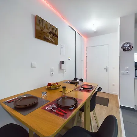 Apartament Roi De La Seine A Paris, Stade, Gare Parking Et Terrasse *